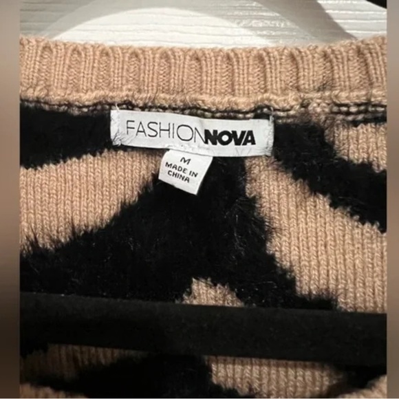 🍂☀️Fashion Nova Zebra Print Fuzzy Sweater Beige Black Chic Trendy Streetwear.☀️🍂 - Picture 3 of 5